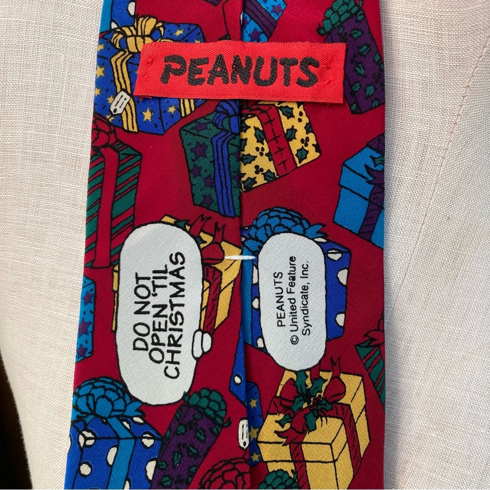 (2) Vintage Snoopy Christmas Ties - Picture 6 of 11